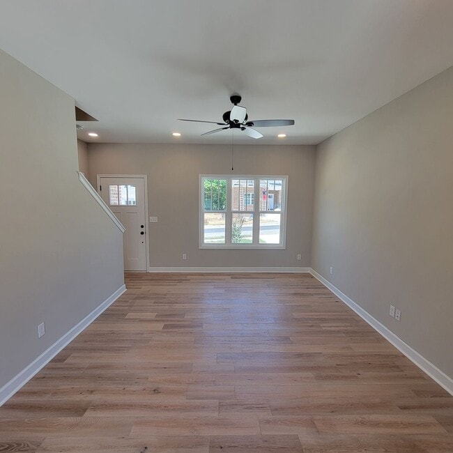 Building Photo - 3/2 Townhouse-Cookeville, TN