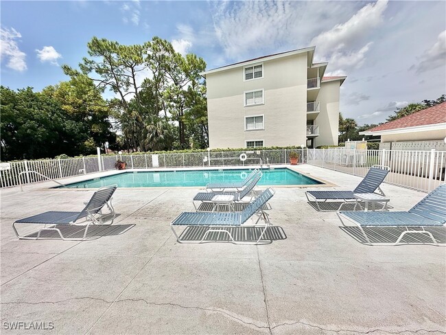 Building Photo - 441 Quail Forest Blvd