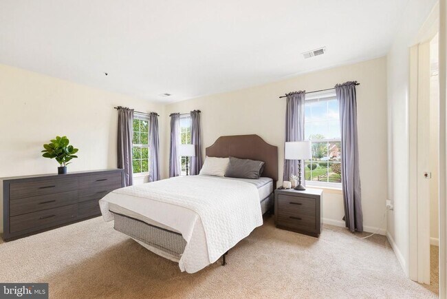 Building Photo - 8792 Grasmere Ct