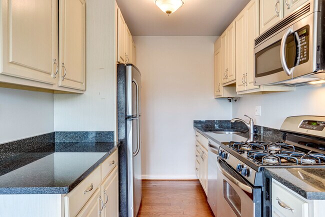 Building Photo - 1300 S Arlington Ridge Rd