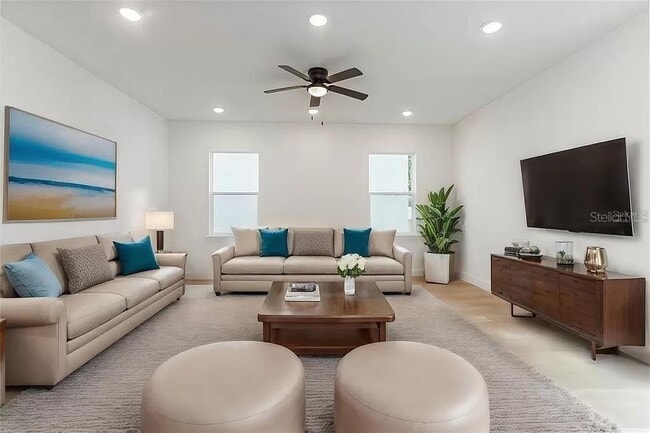 Building Photo - 2717 Alamo Dr