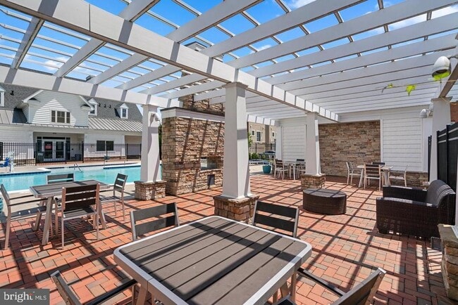 Building Photo - 7018 Foxton Way