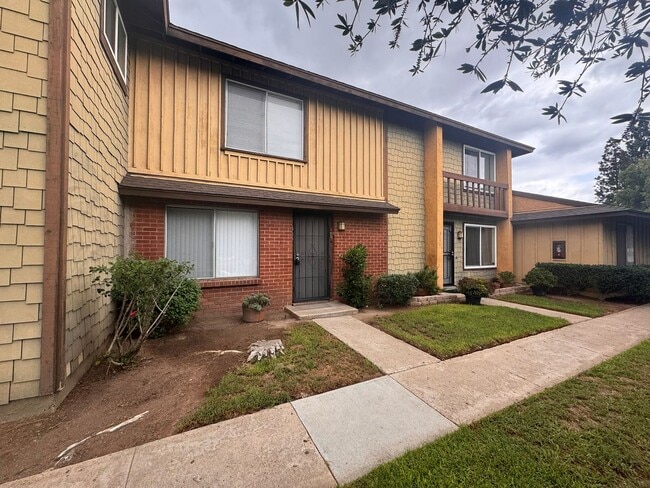 Primary Photo - Modern 3-Bedroom Townhome with Garage & Pr...