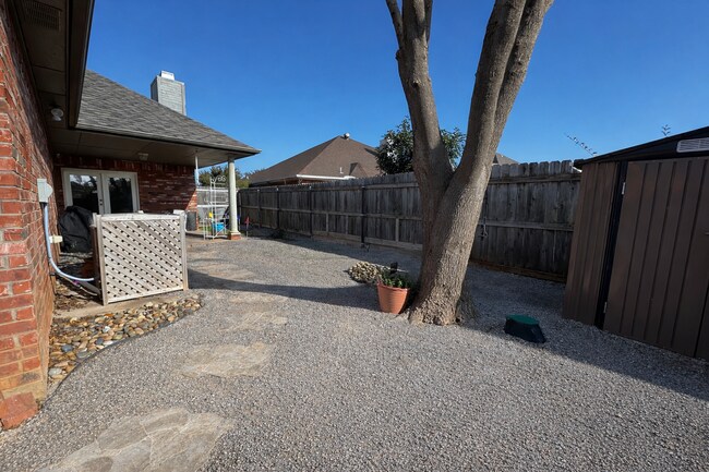 Building Photo - 5400 Flo Dr