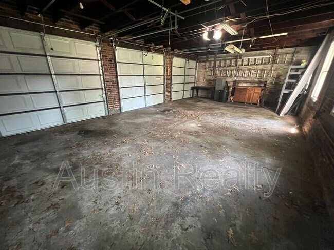 Building Photo - 6565 Arsenal St