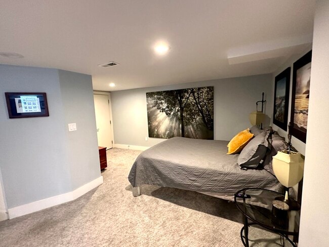 Building Photo - 4515 N Lake Dr