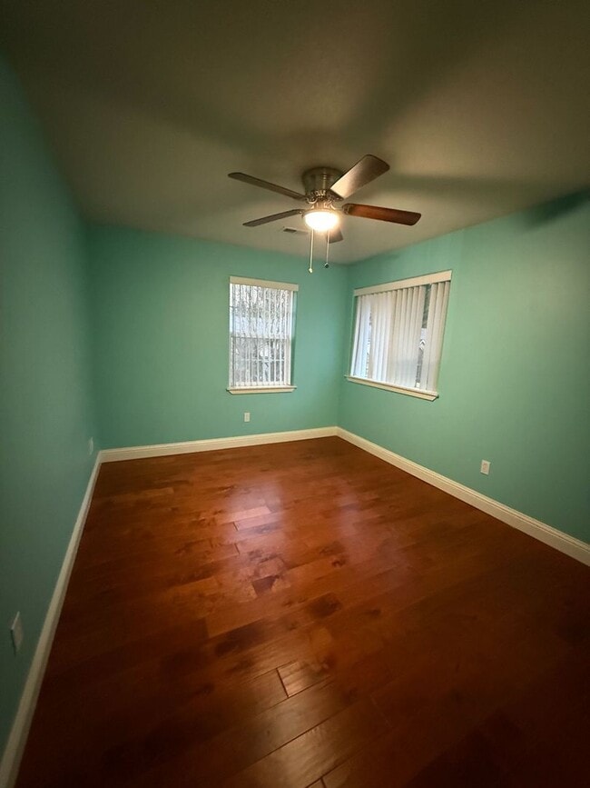 Building Photo - Beautiful 4B/3Ba Home in East Vancouver!