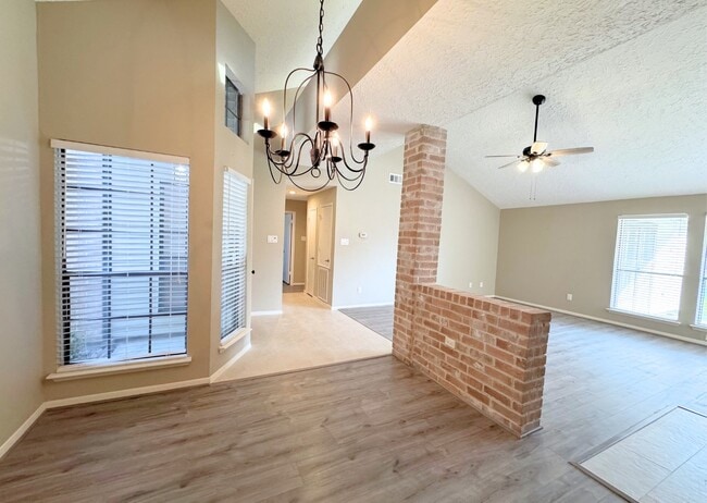 Building Photo - 2011 Echo Ridge