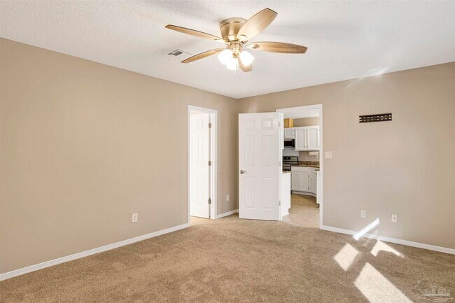 Building Photo - 4036 Shorewood Dr