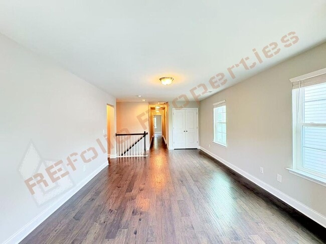 Building Photo - 713 Newlyn Dr