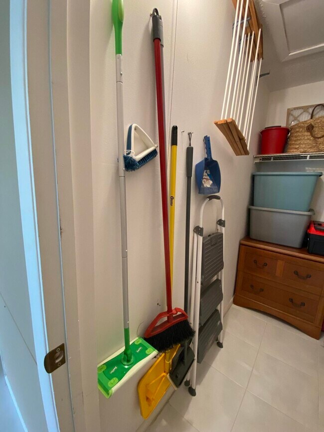 Building Photo - 72 Newport D