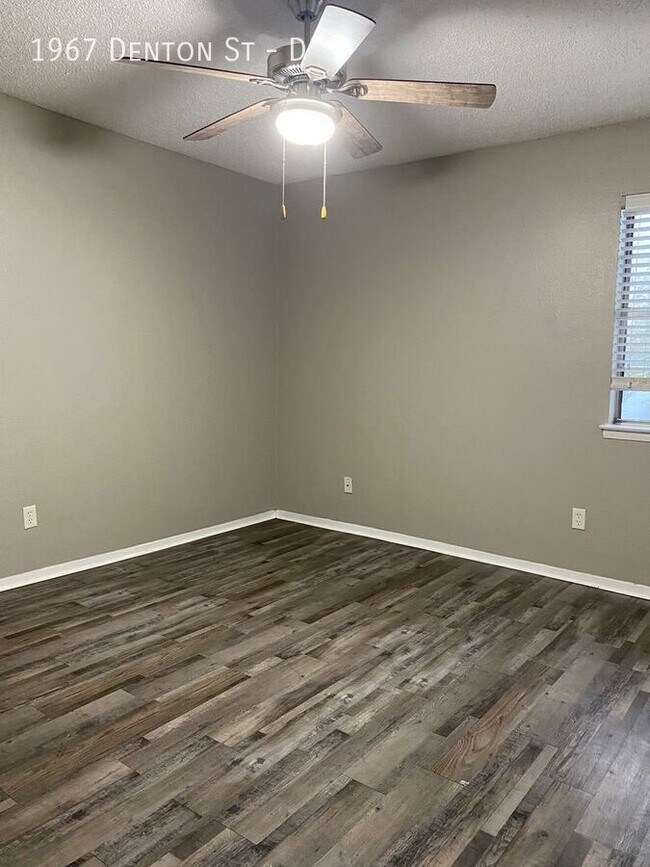 Building Photo - $500 moves you in