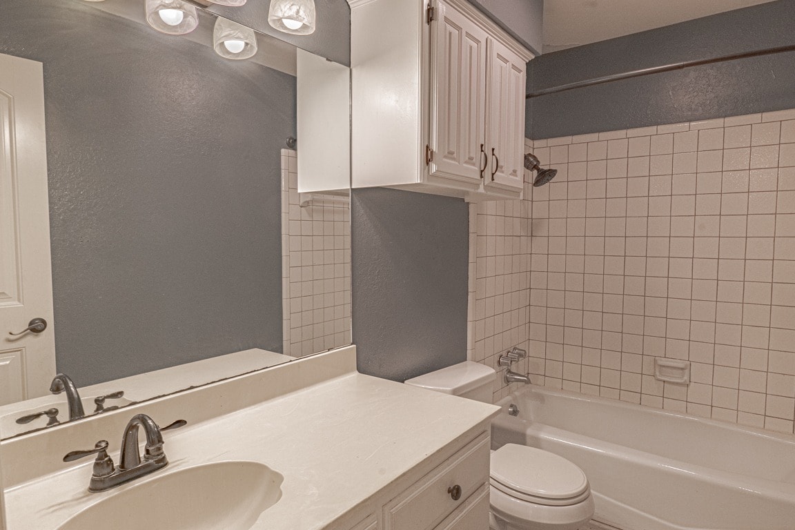 Building Photo - 10926 Mosswood Dr