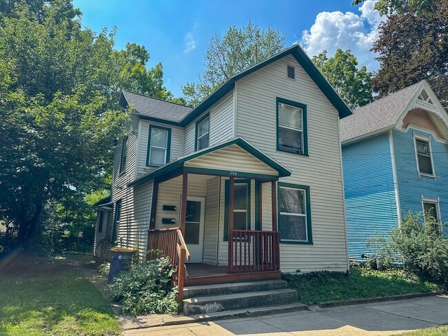 Primary Photo - 744 Jackson St NW