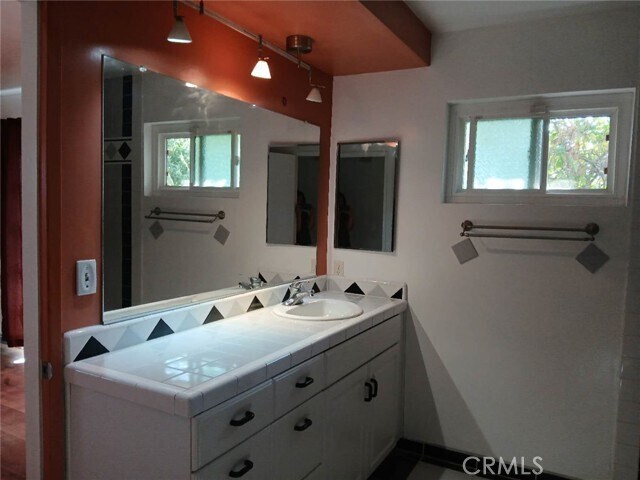 Building Photo - 444 Redlands Ave