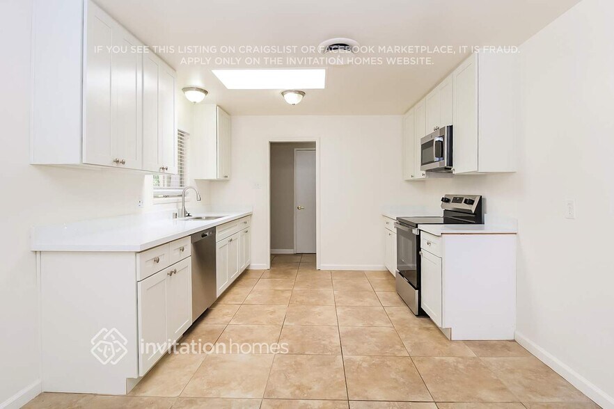 Building Photo - 4736 Cameron Ranch Dr