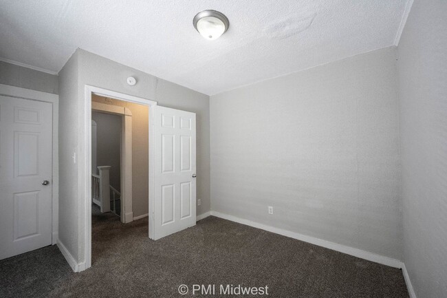 Building Photo - 240 N Beville Ave