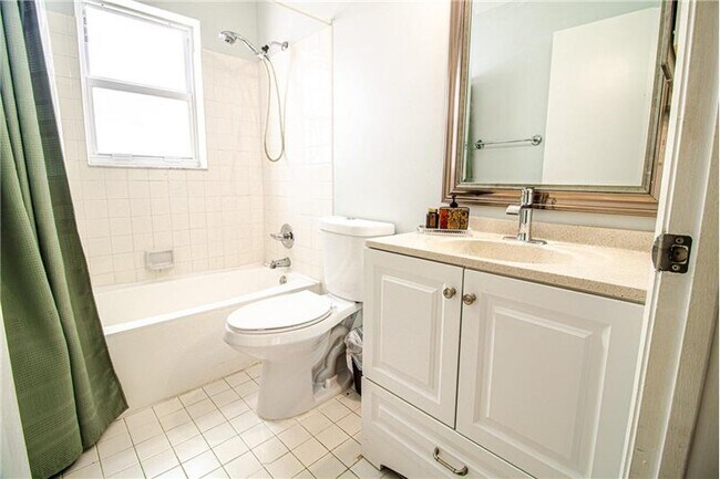 Building Photo - 6415 Amberjack Terrace