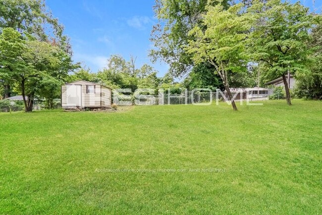 Building Photo - 824 Ridge Ln Dr