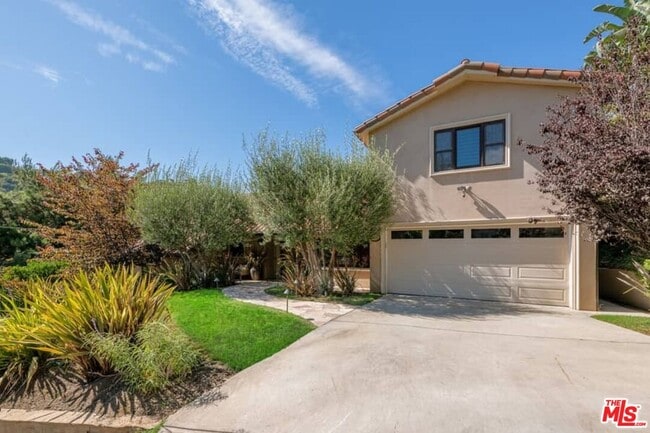 Building Photo - 9545 Dalegrove Dr