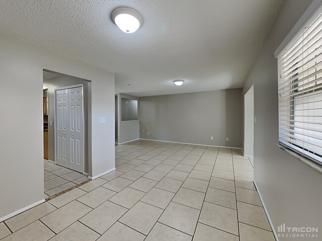 Building Photo - 1525 Guinevere Dr