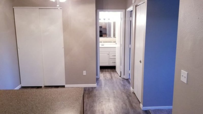 Building Photo - 2323 Shoreland Ave