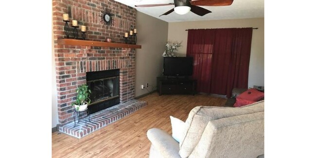Building Photo - 3464