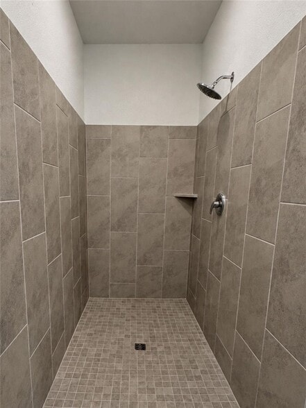 Building Photo - 635 Stud Dr