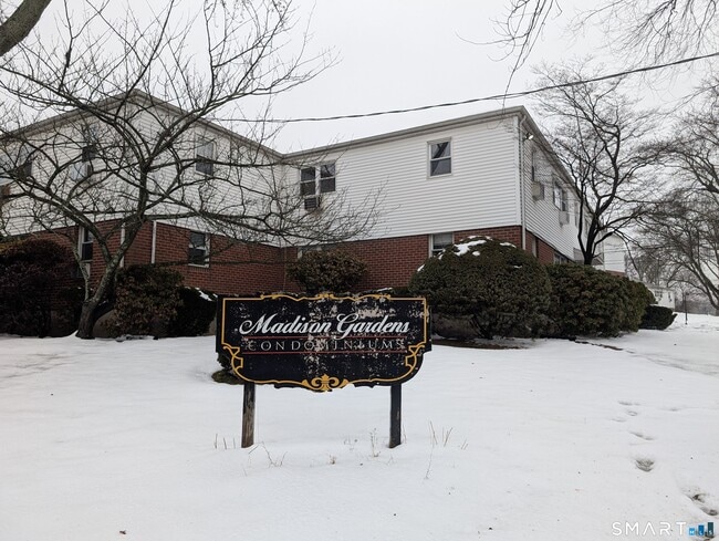 Building Photo - 15 Cherry Hill Dr