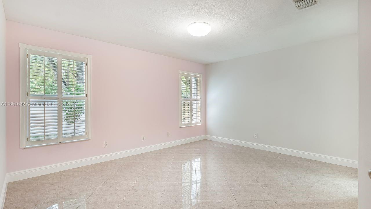 Building Photo - 2957 Quail Run Ln