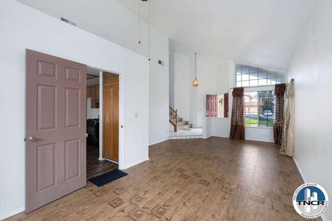 Building Photo - Stunning 4 BD | 3 Bath