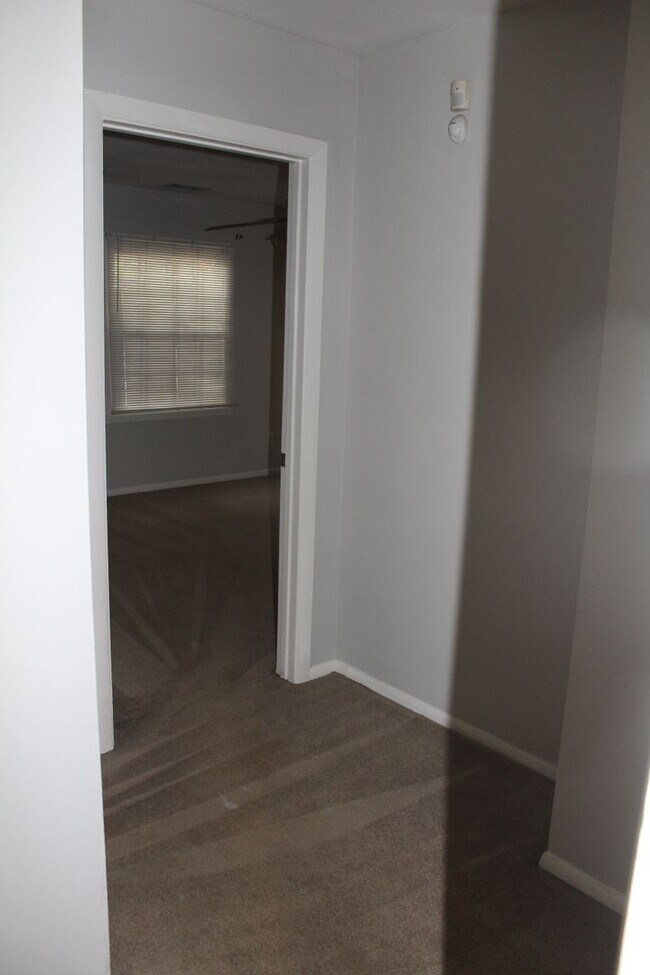 Building Photo - Spacious Home in High Point Terrace, on the Greenline