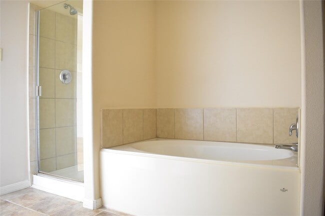 Building Photo - 3610 Barkers Crossing Ave