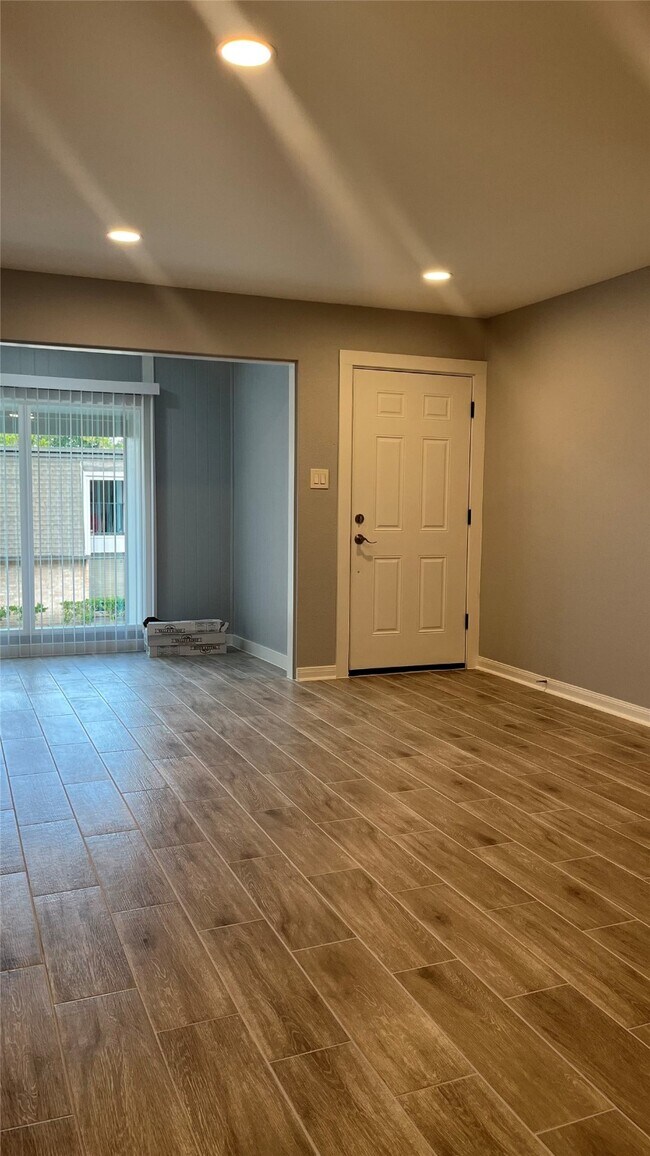 Building Photo - 12633 Memorial Dr