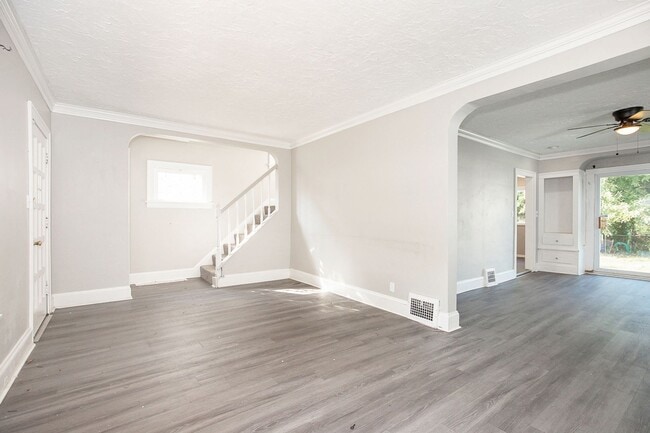 Building Photo - 3 BED 1 BATH BEAUTIFUL SINGLE HOME!