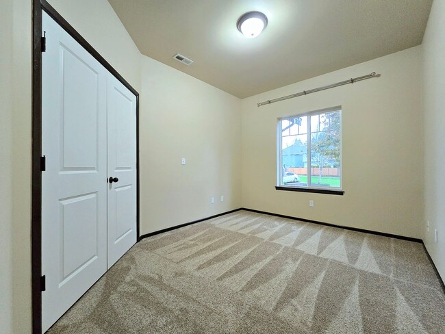 Building Photo - Spacious Marysville Home Available Now for...