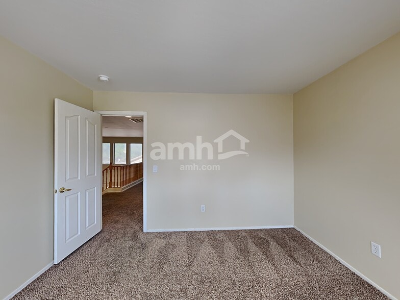 Building Photo - 6803 S 41st Ln