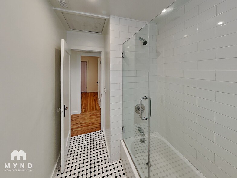 Building Photo - 2118 Roosevelt Ave