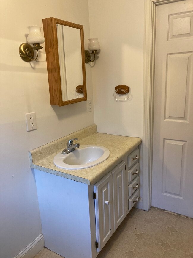 Building Photo - 20 Mary St