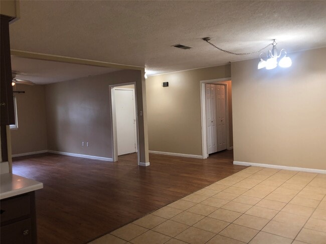 Building Photo - 307 Moss Hill Ln