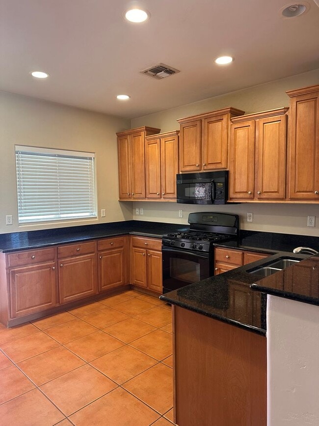 Building Photo - Modern Home - 4 bedroom - Large Yard - Variety of Fruit Trees