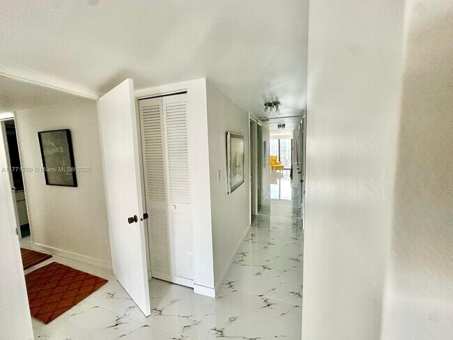 Building Photo - 6423 Collins Ave