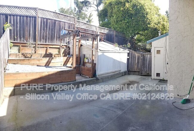 Building Photo - 5485 Soquel Dr