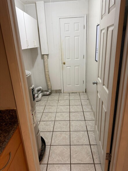 Building Photo - 915 Lake Palms Dr