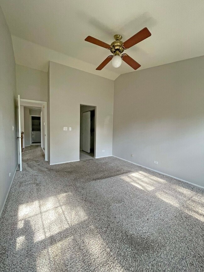 Building Photo - 238 Green Knoll Ln