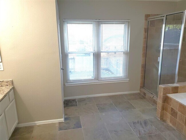 Building Photo - 2111 Aberdeen Dr