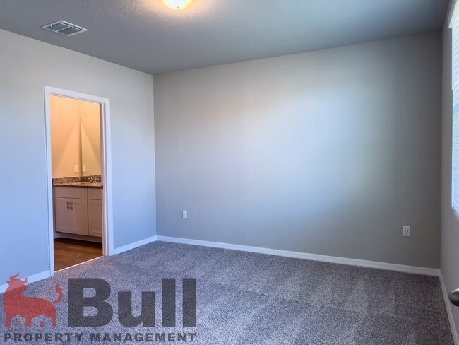 Building Photo - 590 Amadoras Wy