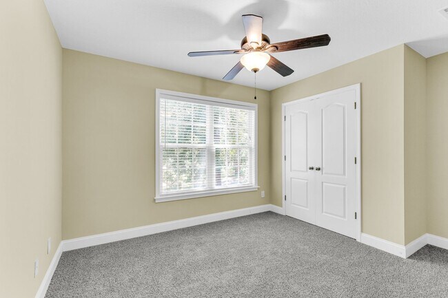 Building Photo - 4 Bedroom 2.5 Bathroom single family home ...