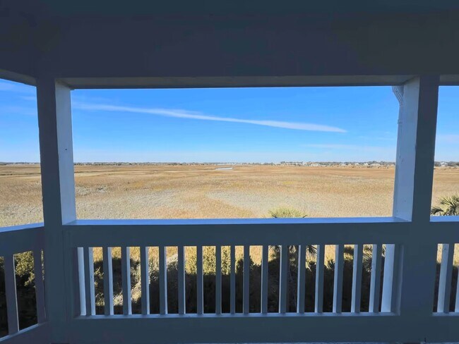 Building Photo - 140 W Mariners Cay Dr