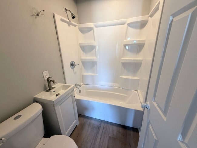 Building Photo - 2-3 bedroom house for rent in Morningside